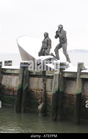 La American Merchant Mariners Memorial a Manhattan's Battery Park è basata su un evento che si è verificato durante la Seconda Guerra Mondiale. Foto Stock
