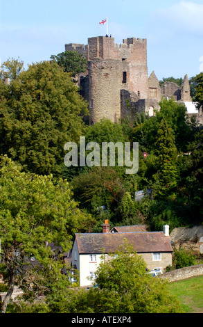 Vista sul Castello di Ludlow risalente al 1085 Shropshire England Regno Unito Foto Stock