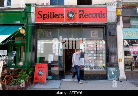 Esterno di Spillers registra il record più vecchio negozio nel mondo stabilito 1894 Cardiff South Wales UK Foto Stock