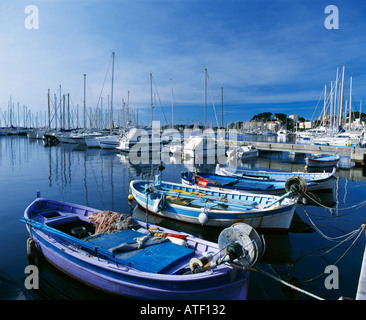 Le barche nel porto di Bandol Var Francia Foto Stock