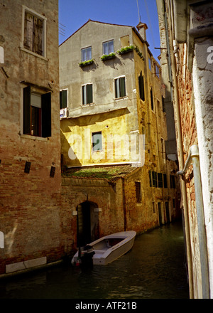 Tradizionale tipica colorati edifici coloniali vie cityscape Venezia Veneto Nord Est Italia del Nord Europa Foto Stock