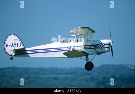 Un biplano in volo Foto Stock