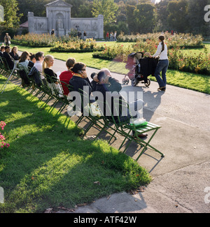 Persone in un parco, Vienna, Austria Foto Stock