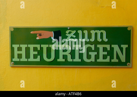 Vienna, vino tradizionale ristorante "Heuriger" a Grinzing, segno "Zum Heurigen' Foto Stock