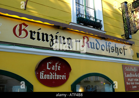 Vienna, vino tradizionale ristorante "Heuriger" a Grinzing, Rudolfshof Foto Stock