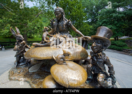 Margarita Delacorte Memorial, Alice nel paese delle meraviglie, Mad Tea Party, scultore: José de Creeft, Central Park, Manhattan Foto Stock