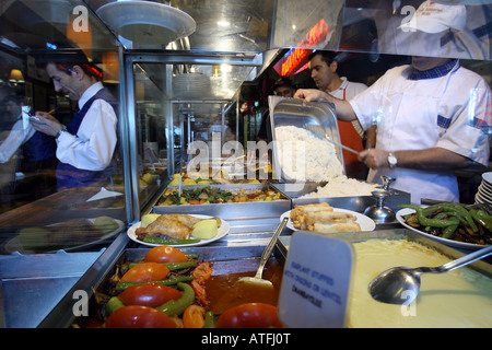 Turca e Ottomana sui prodotti alimentari in vendita in Lale Restaurant Sultanahmet, Istanbul, Turchia Foto Stock