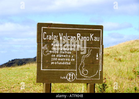 Cile Isola di Pasqua firmare al cratere del vulcano Rano kau Foto Stock