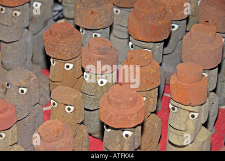 Cile Isola di Pasqua Hanga Roa souvenirs statue moai Foto Stock