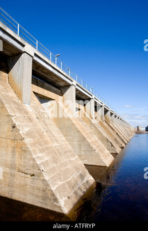 Centrale idroelettrica della diga principale a Merikoski presso il fiume Oulu Oulujoki , Finlandia Foto Stock