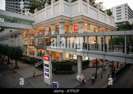 Tailandia Bangkok Ploenchit Road shopping centre street scene Foto Stock