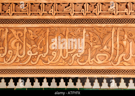 Scritte a Ali ben Youssef Medersa, Marrakech, Marocco Foto Stock