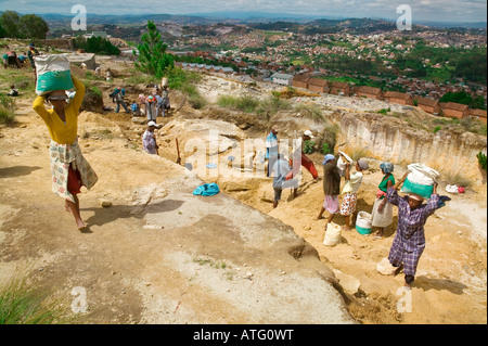 Cava di pietra - MANANTENASOA - Madagascar - AFRICA Foto Stock