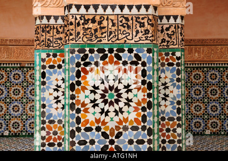 Il tiling dettaglio le Ali ben Youssef Medersa Marrakech marocco Foto Stock