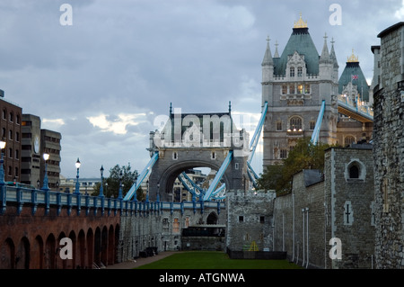 Twilight Tower Bridge Foto Stock