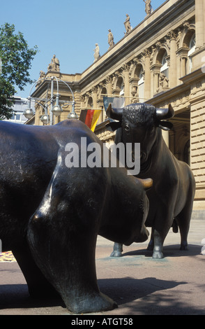 Bull e recare nella parte anteriore della borsa di Francoforte Hesse in Germania Foto Stock