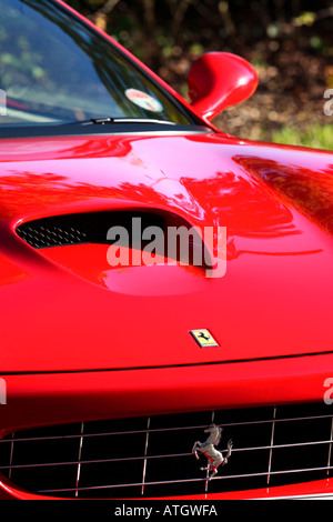 La Ferrari 575M Maranello Rosso scoop del cofano Foto Stock