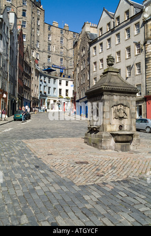 dh West Bow fontana GRASSMARKET EDIMBURGO Victoria Street storico acciottolato Strade Scozia storico bere fontane nel centro storico Foto Stock