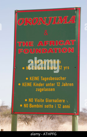 La Fondazione Africat segno vicino l'Okonjima, Namibia Foto Stock