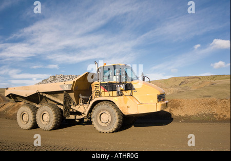 Caterpillar 725 dumper a clee hill quarry Foto Stock