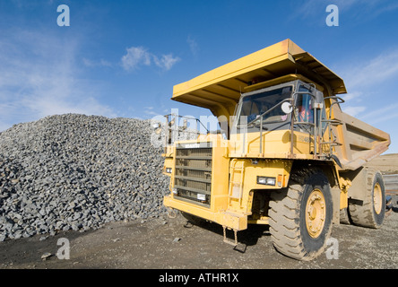 Komatsu HD465 dumper rigido a clee hill quarry Foto Stock