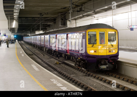Prima Capitale collegare treni passeggeri in attesa presso la stazione di St Pancras a Londra. Foto Stock