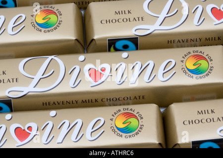 Barre di fair scambiati cioccolato divina con il logo Fairtrade Foto Stock