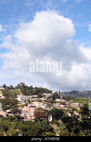 Case in zone densamente popolate colline del quartiere di Colonia Reforma, come si vede dal sobborgo di Colonia Palmira. Foto Stock