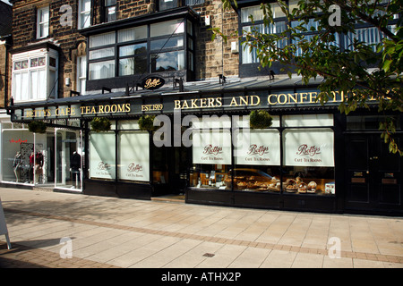 Betty's Café sale da tè, il Grove, Ilkley, West Yorkshire, Inghilterra, Regno Unito. Foto Stock