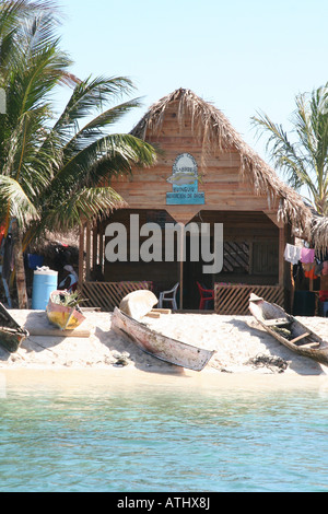 Il Garifuna villaggio di Chachahuate, in Cayos Cochinos (isole di porco), un incontaminato riserva marina in Honduras Caraibi". Foto Stock