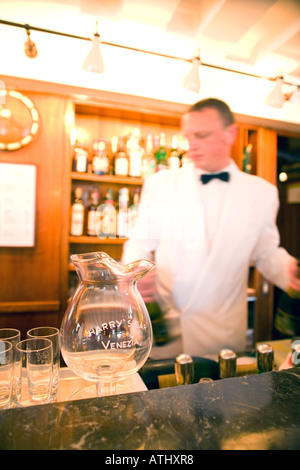 Il Bellini aperitivo all'Harry's Bar di Venezia Italia dove è stato inventato Foto Stock