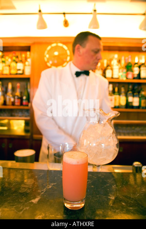 Il Bellini aperitivo all'Harry's Bar di Venezia Italia dove è stato inventato Foto Stock