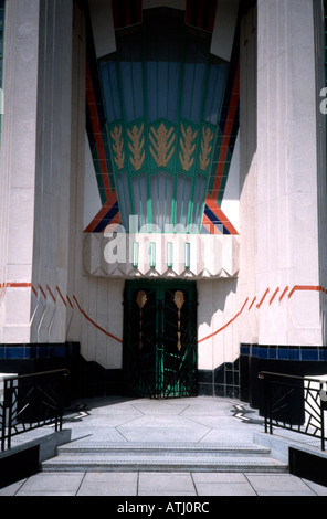 Ingresso alla fabbrica di Hoover Building a Londra Foto Stock