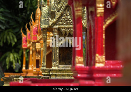 Spirits' case in vendita a Centro giardino, Chalong, Ko Phuket, Tailandia Foto Stock