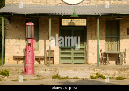 Il vecchio magazzino generale a Driftwood Texas a sud-ovest di Austin in Texas nel paese collinare costruito nel XIX secolo di blocchi di nativo Foto Stock