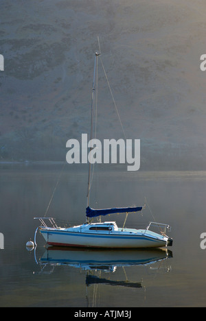 Yacht ormeggiati a Ullswater, Parco Nazionale del Distretto dei Laghi, Cumbria Regno Unito Foto Stock