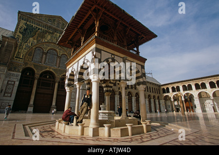 Un padiglione alla moschea Umayyad a Damasco in Siria Foto Stock