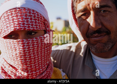 Lavoratori beduino a vigneto, Bekaa Valley, Libano Foto Stock