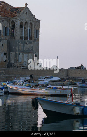 Vista del porto di pesca nella città costiera di pneumatico in Libano Foto Stock