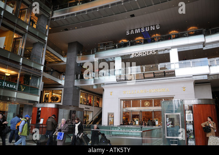 La lobby principale del Time Warner Center a Columbus Circle in Manhattan. Foto Stock