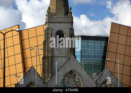 Architettura moderna e tradizionale al ristrutturato i Draghetti Circus Shopping Centre in Plymouth, DEVON REGNO UNITO Foto Stock