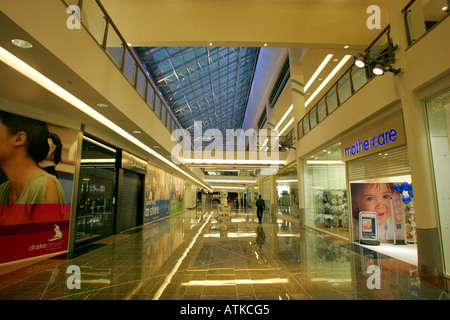 All'interno di nuovo i Draghetti Circus Shopping Centre in Plymouth, DEVON REGNO UNITO Foto Stock