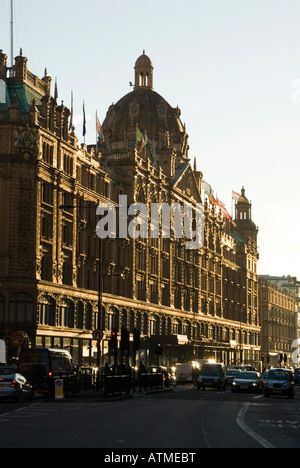 I grandi magazzini Harrods in Knightsbridge, Londra Inghilterra REGNO UNITO Foto Stock