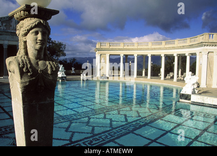 Piscina Nettuno con padiglione colonnato, Castello Hearst; San Simeon, California, USA Foto Stock