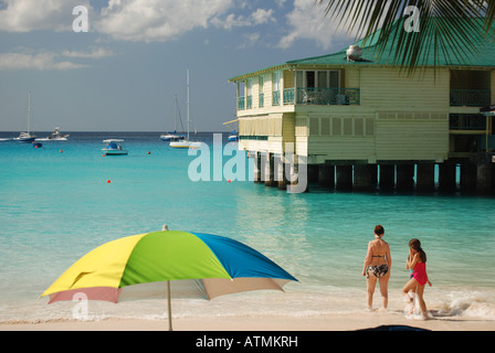 Spiaggia di ciottoli, Barbados Caraibi Foto Stock