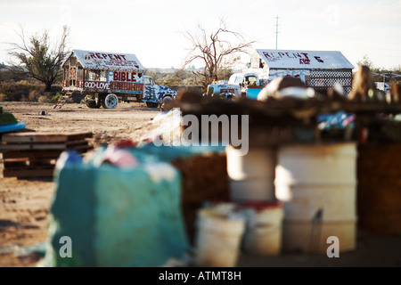 Amore Carrelli con vernice in primo piano la salvezza di montagna, Niland, Salton Sea, Imperial Valley, California Foto Stock