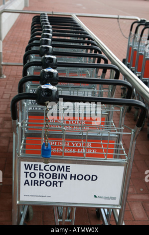 Carrello Bagagli presso l'Aeroporto Robin Hood Doncaster Sheffield. Foto Stock