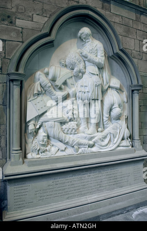 Memorial a Dunkeld Cathedral, Tayside, Scozia agli uomini del quarantaduesimo Royal Montanari, il Black Watch reggimento esercito britannico Foto Stock