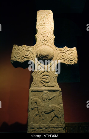 9° C. Pictish Dupplin Cross. Rimosso dalla collina a Forteviot, Perth. Ora in San servi della gleba chiesa nel villaggio di Dunning, Scozia Foto Stock