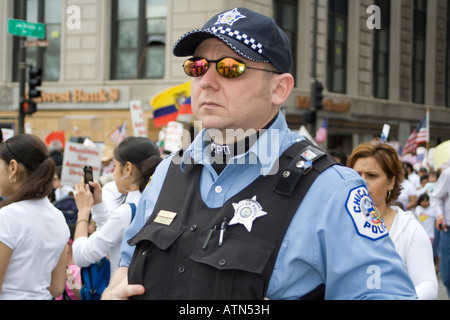 Chicago funzionario di polizia a una protesta rally Chicago Illinois Foto Stock